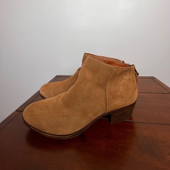 LUCKY BRAND Belvva Suede leather Brown Ankle Zip Booties Size 8.5 - Picture 1 of 9